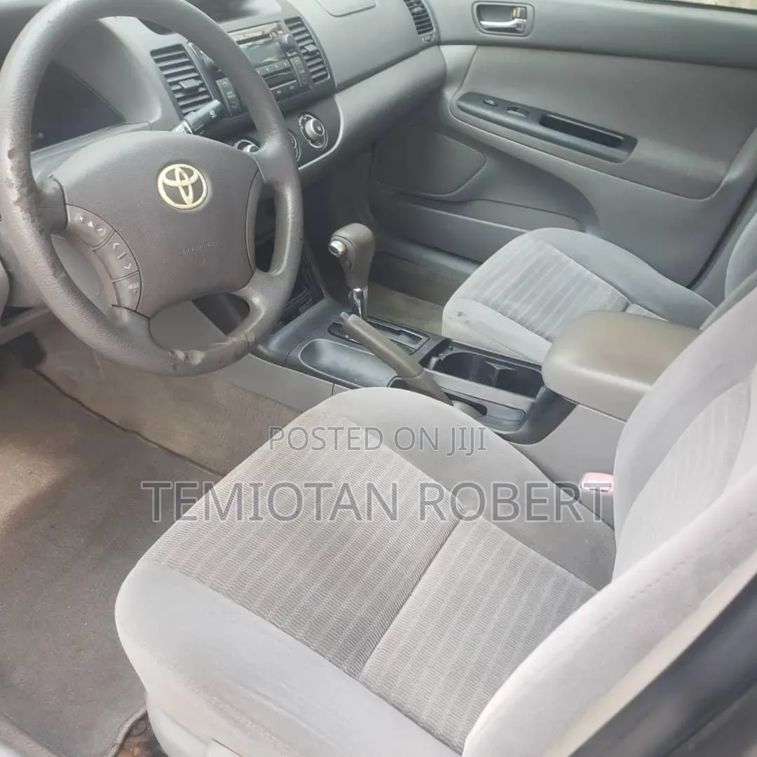 Toyota Camry LE 4dr Sedan (2.4L 4cyl 5A) 2005 Gray