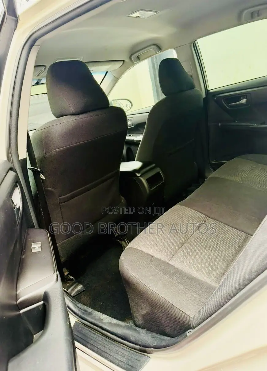 Toyota Camry LE 4dr Sedan (2.5L 4cyl 6A) 2017 White