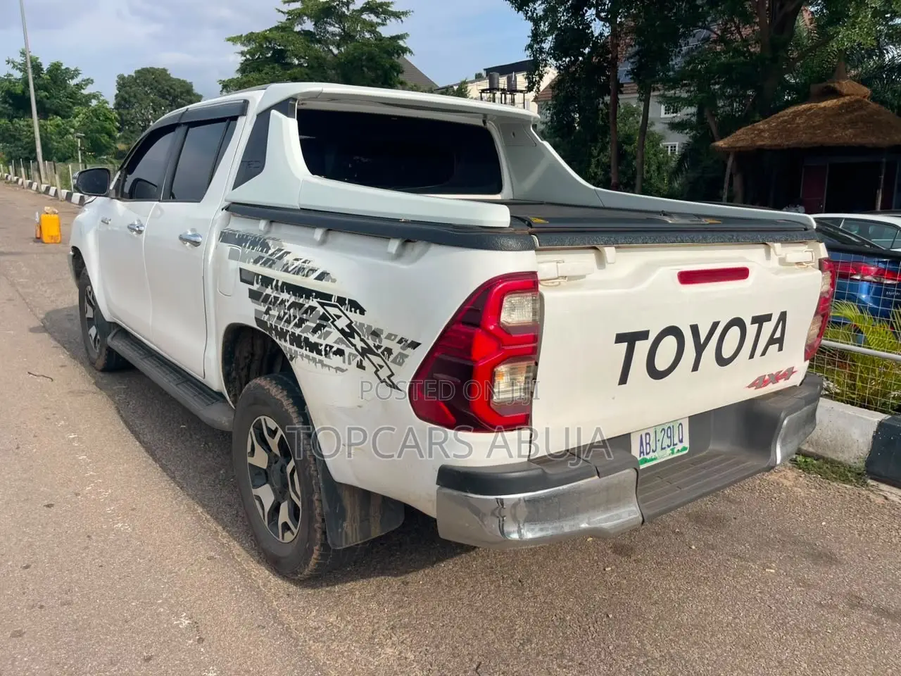 Toyota Hilux 2021 White