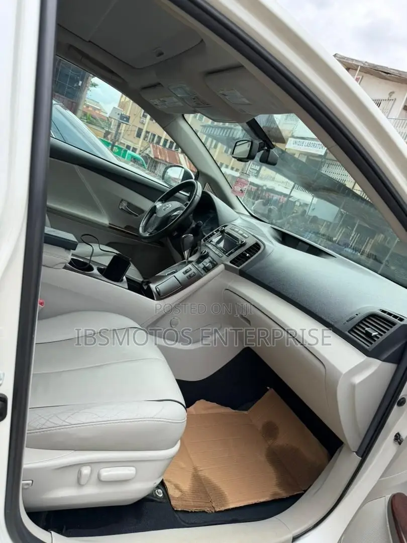 Toyota Venza V6 AWD 2012 White