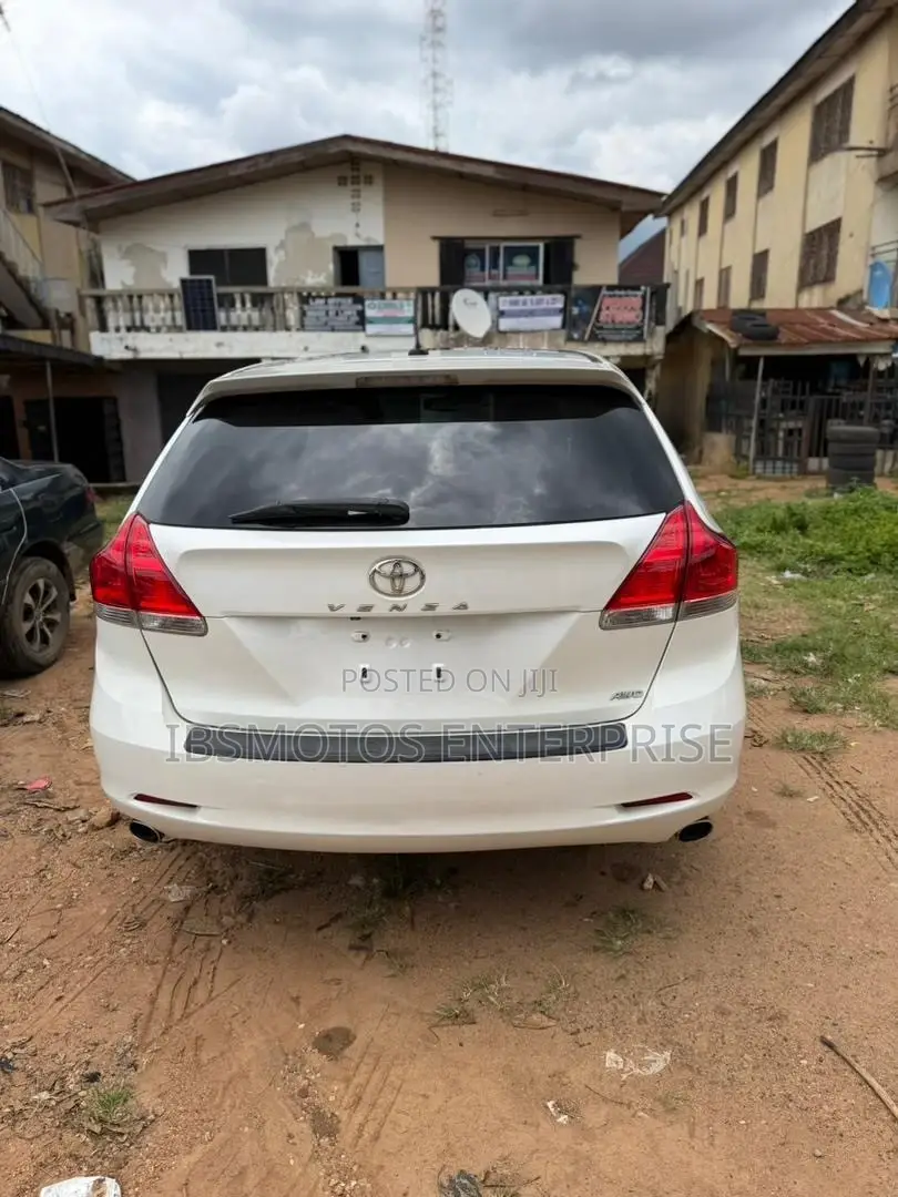 Toyota Venza V6 AWD 2012 White