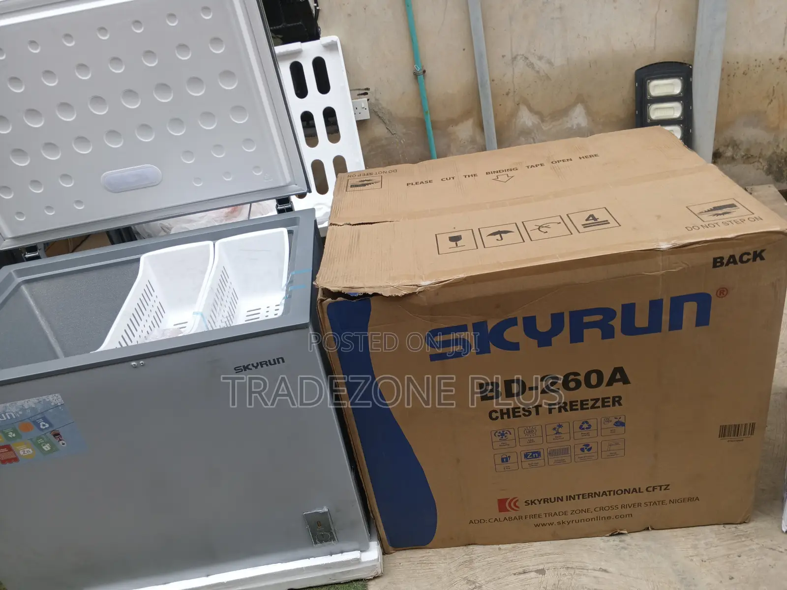 Skyrun BD-260A Chest Freezer – 260L Spacious Frozen Food Storage