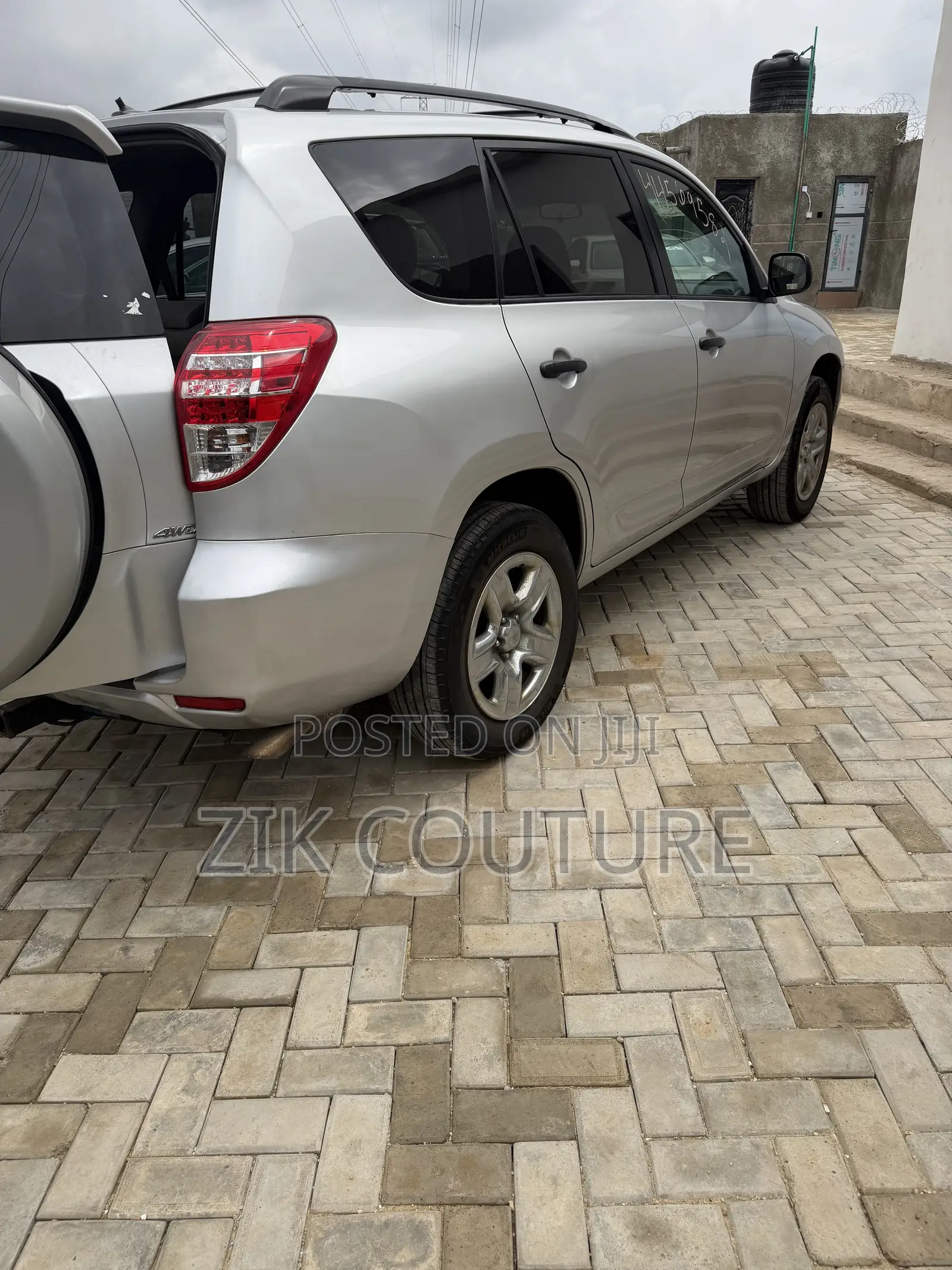 Toyota RAV4 2011 Silver