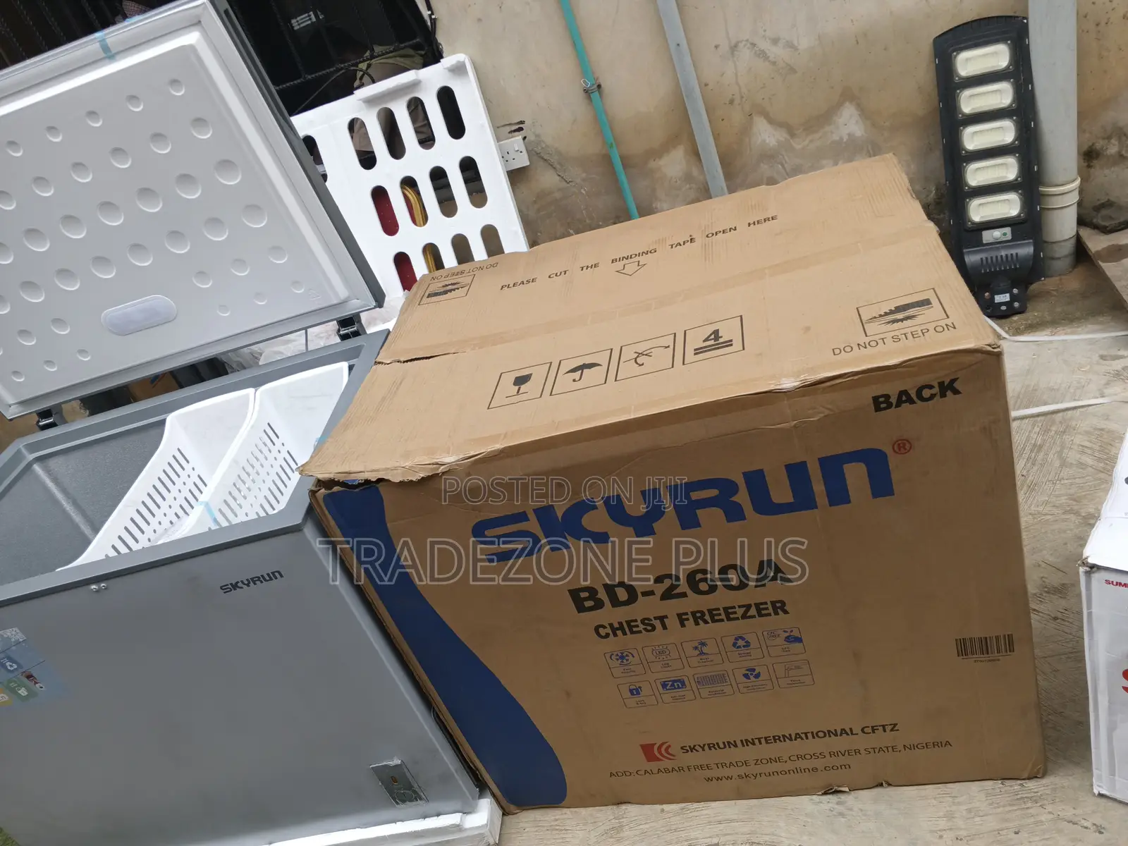 Skyrun 260L Chest Freezer – Large Space for Frozen Foods