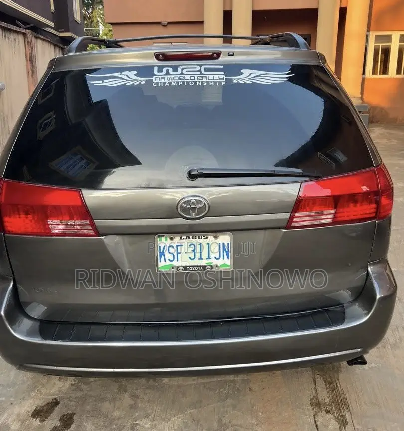 Toyota Sienna 2004 Gray