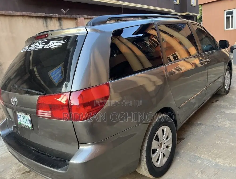 Toyota Sienna 2004 Gray
