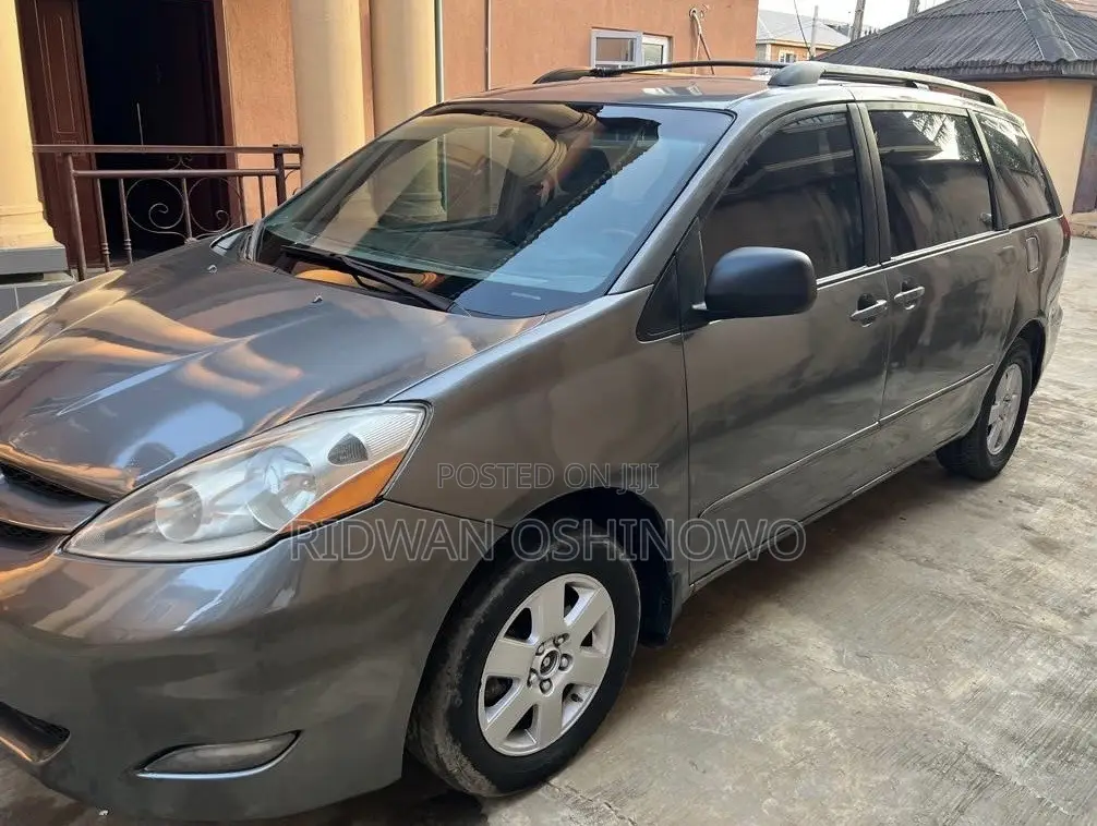 Toyota Sienna 2004 Gray