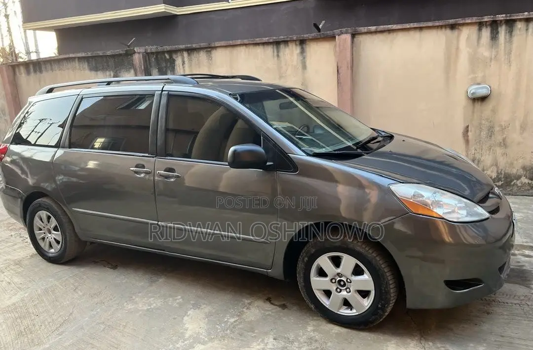 Toyota Sienna 2004 Gray