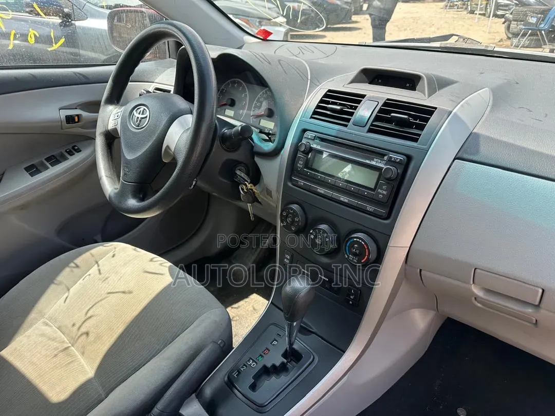 Toyota Corolla LE 4dr Sedan (1.8L 4cyl 4A) 2013 Red