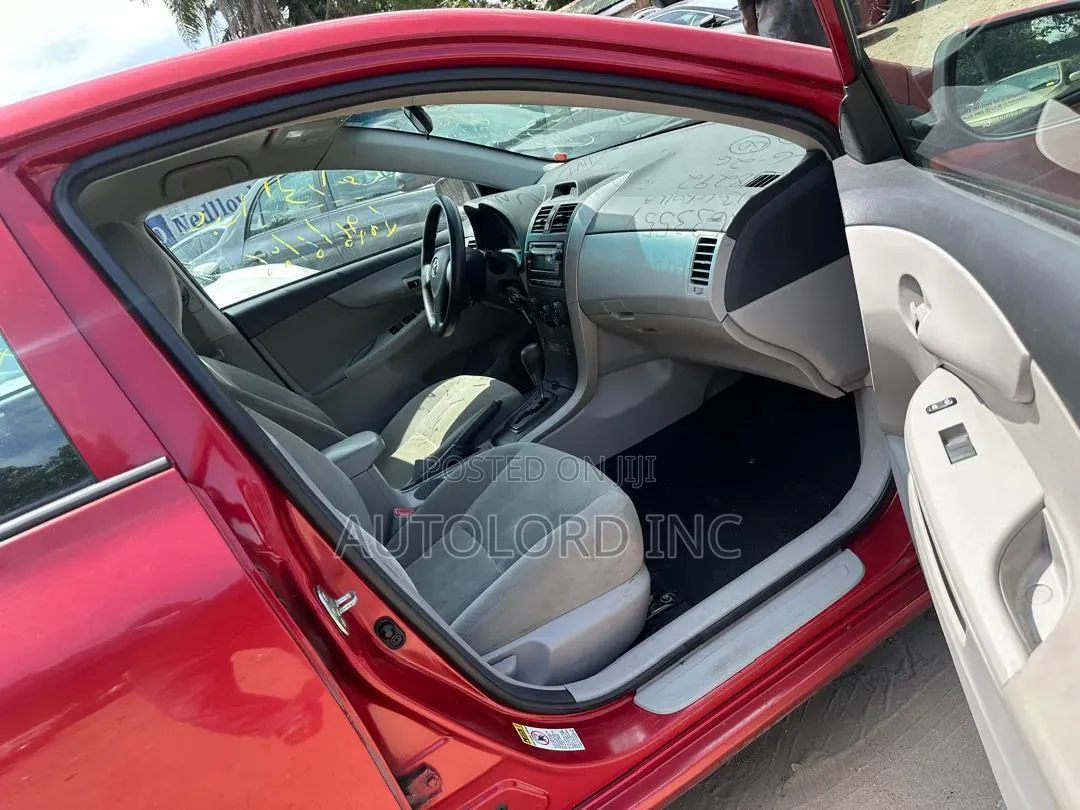Toyota Corolla LE 4dr Sedan (1.8L 4cyl 4A) 2013 Red