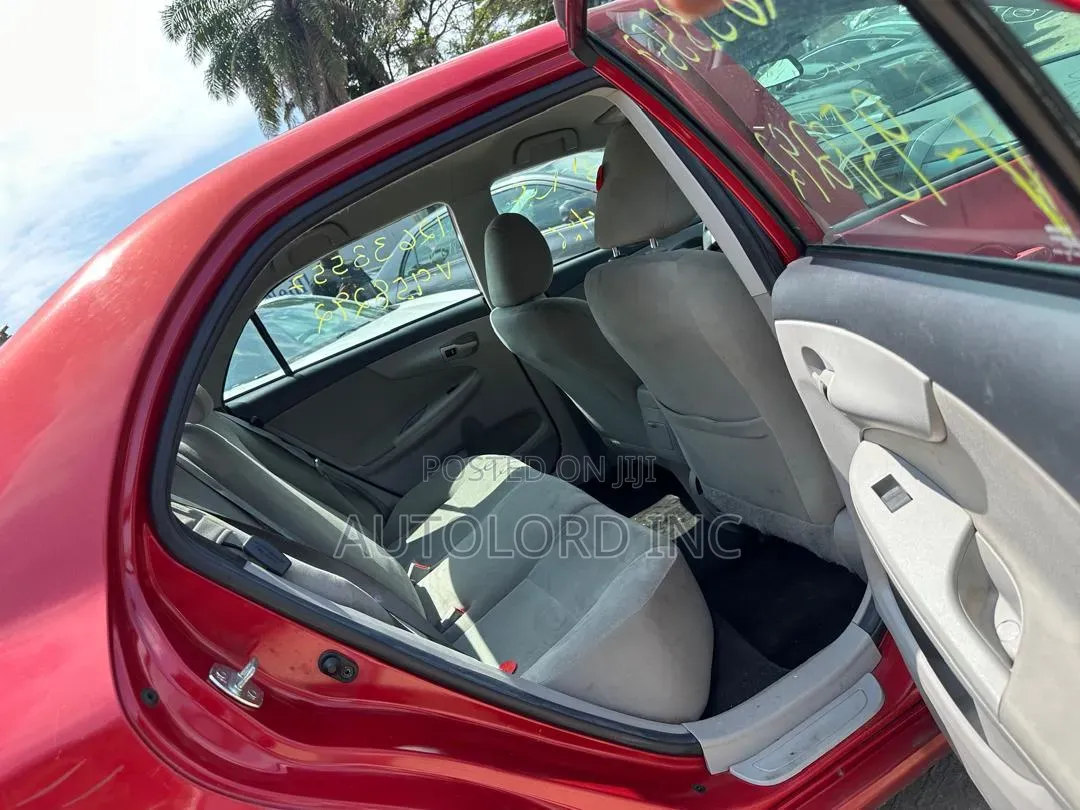 Toyota Corolla LE 4dr Sedan (1.8L 4cyl 4A) 2013 Red