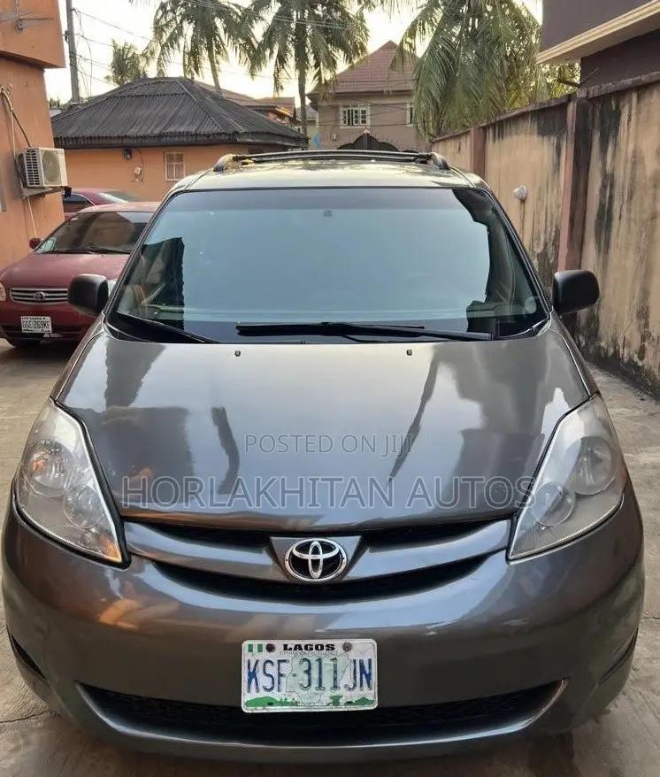 Toyota Sienna LE AWD 2005 Gray