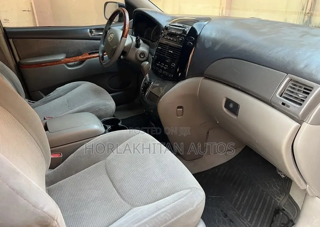 Toyota Sienna LE AWD 2005 Gray