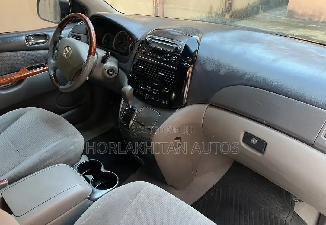 Toyota Sienna LE AWD 2005 Gray