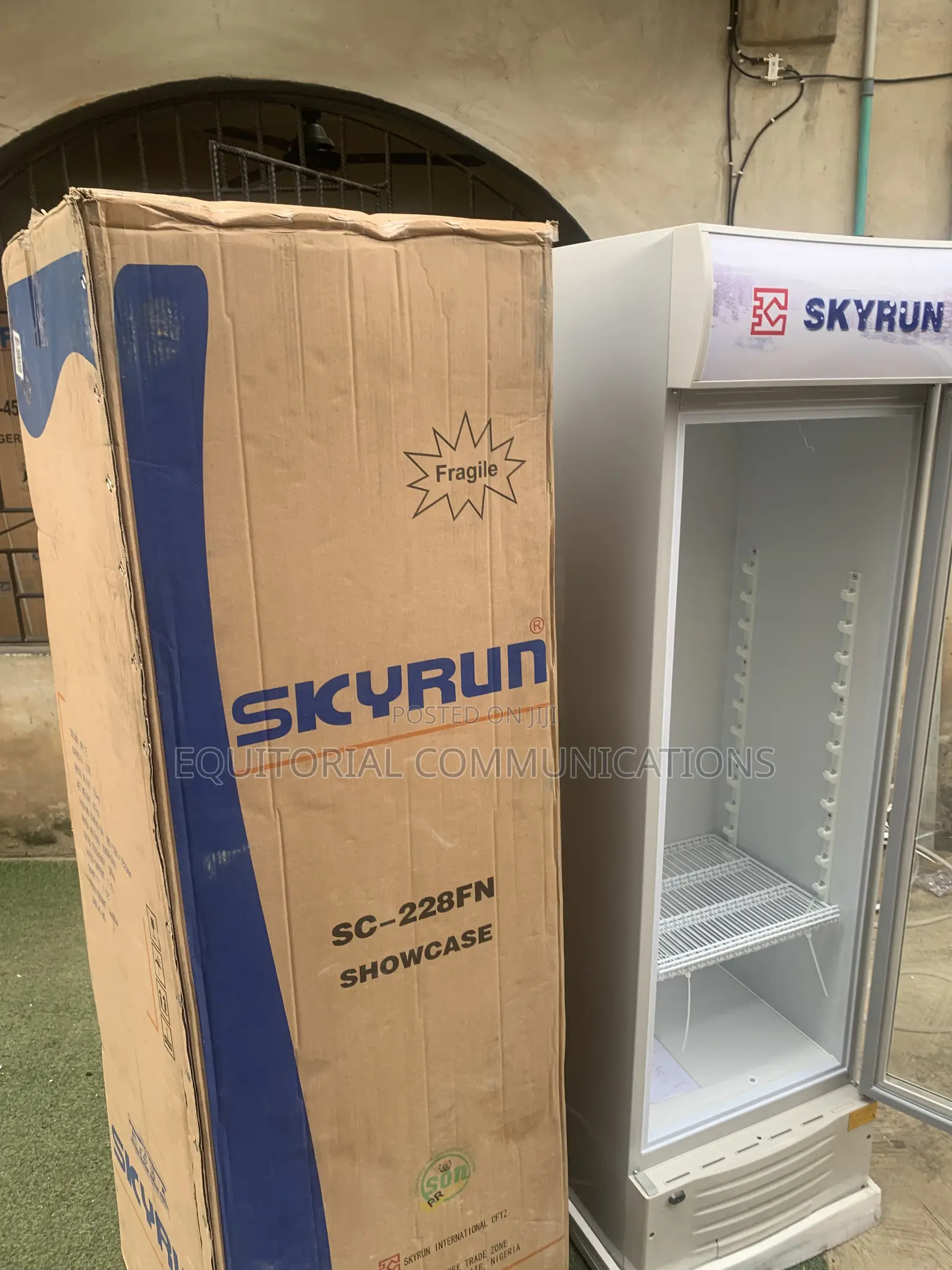 Commercial 228L Skyrun Beverage Display Chiller SC-228FN