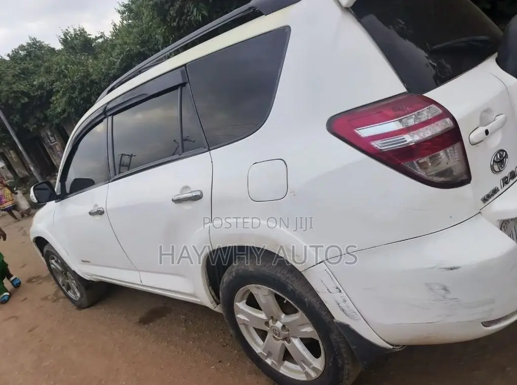 Toyota RAV4 Sport 2009 White
