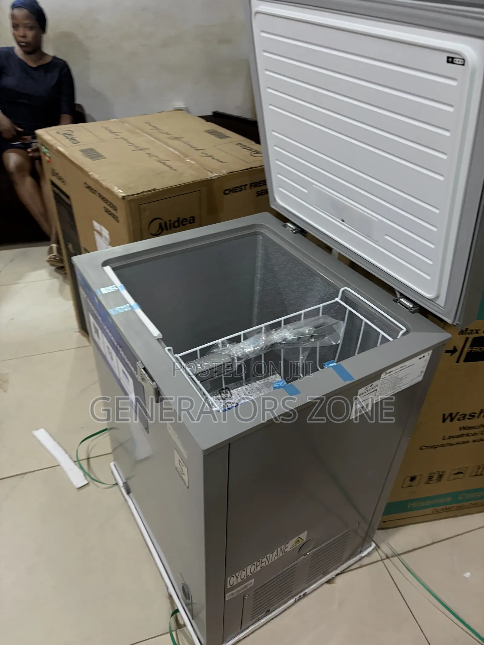 Midea 142L Fridge and Freezer Convertible Chest Freezer