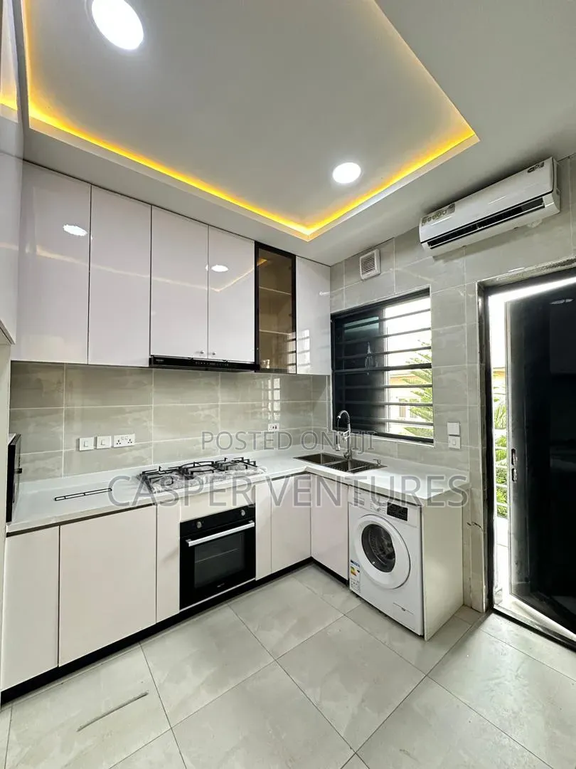 3bdrm Apartment in Chris Madueke, Lekki Phase 1 for sale