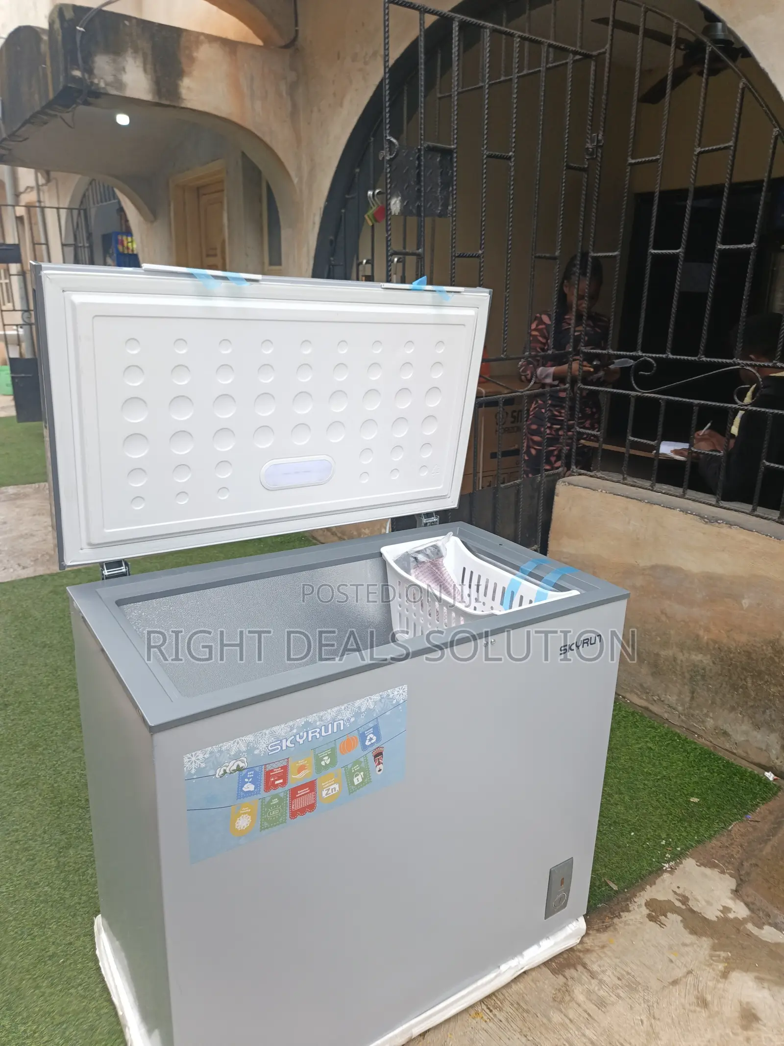 SKYRUN 200A Deep Freezer – Store Your Frozen Essentials With Ease