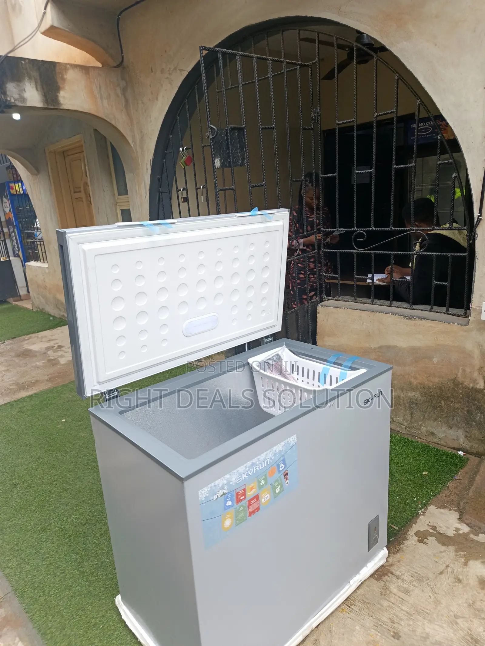 SKYRUN 200A Deep Freezer – Store Your Frozen Essentials With Ease