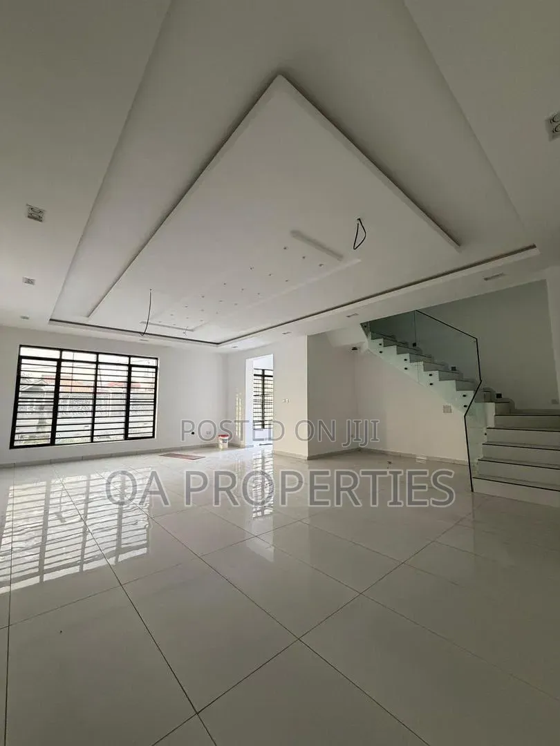 5bdrm Duplex in Olive'S Court Agodi for sale