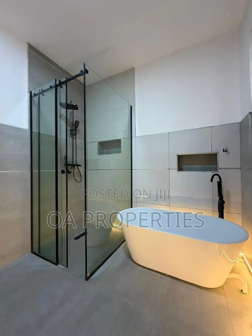 5bdrm Duplex in Olive'S Court Agodi for sale