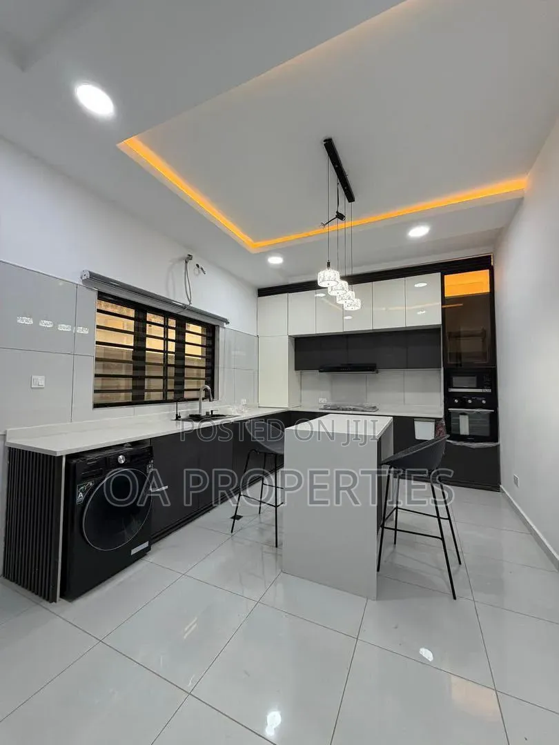 5bdrm Duplex in Olive'S Court Agodi for sale