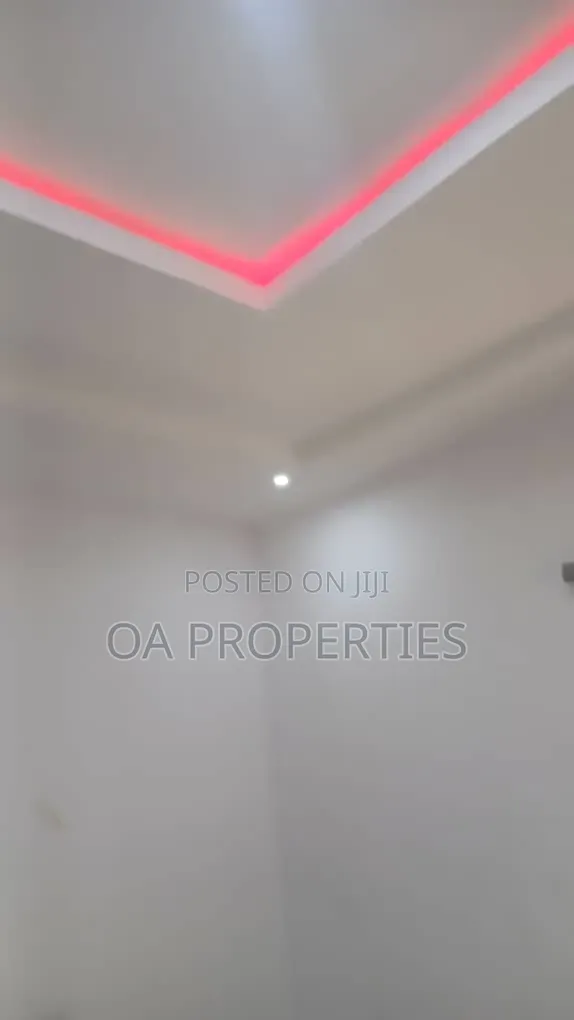 5bdrm Duplex in Olive'S Court Agodi for sale