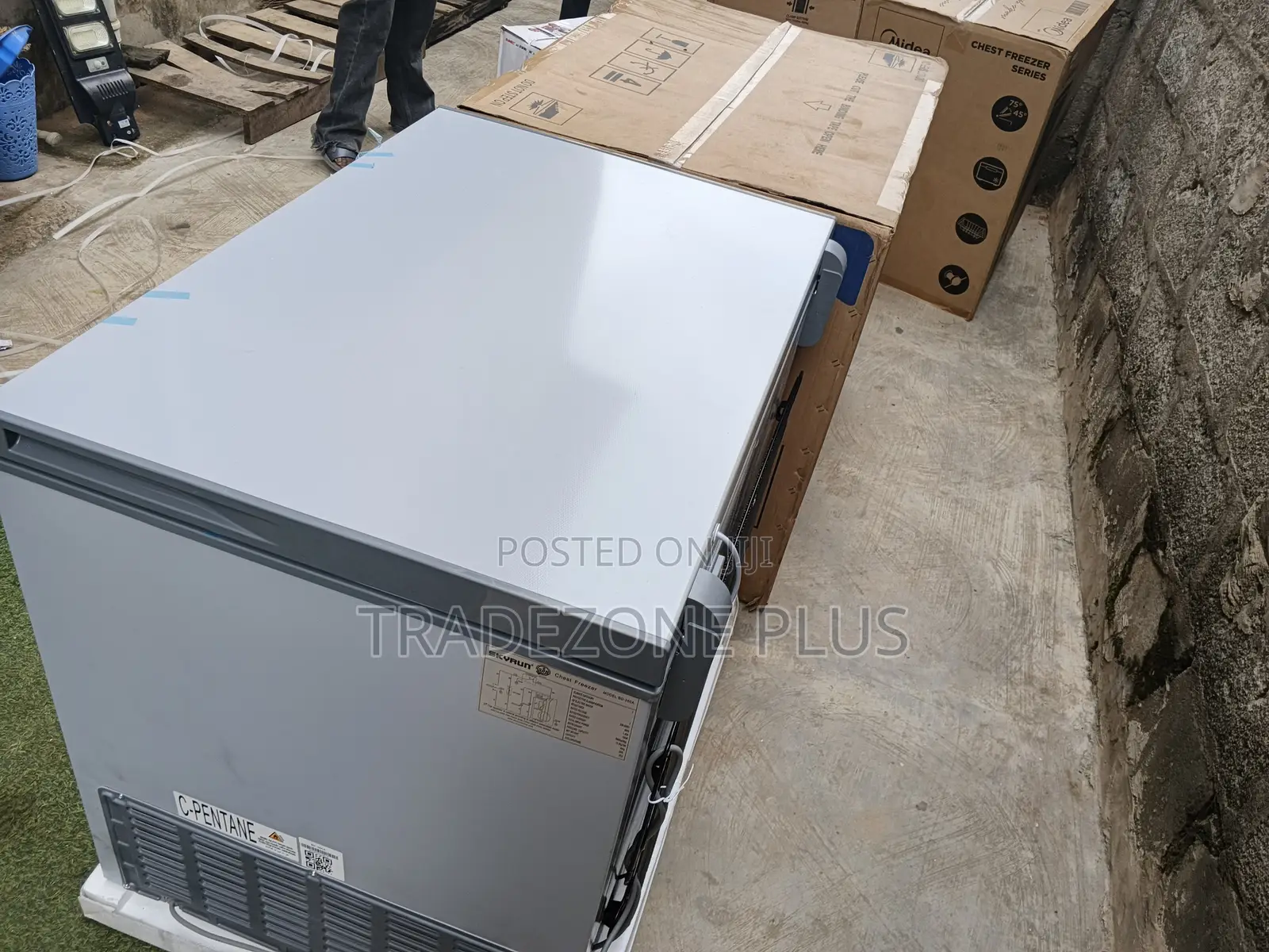 Skyrun BD-260A Chest Freezer 260L – Ideal for Restaurants Shops