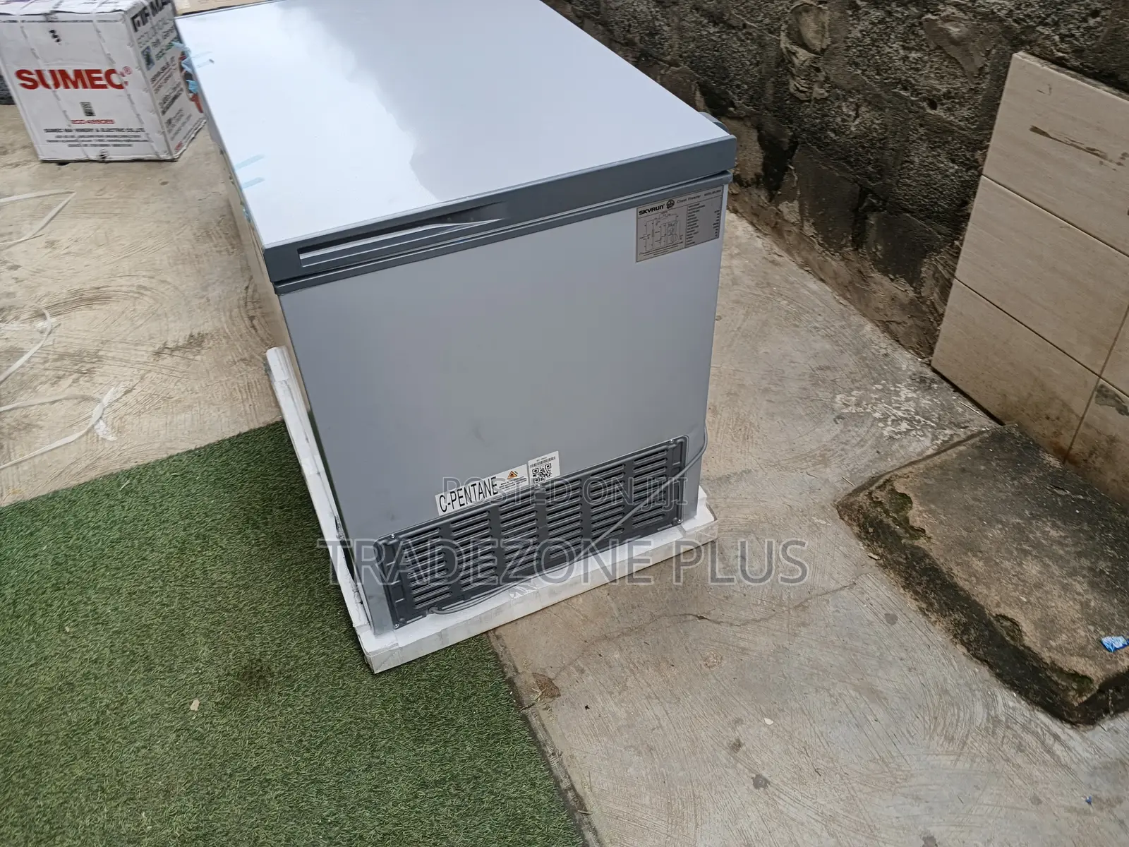 Skyrun BD-260A Chest Freezer 260L – Ideal for Restaurants Shops