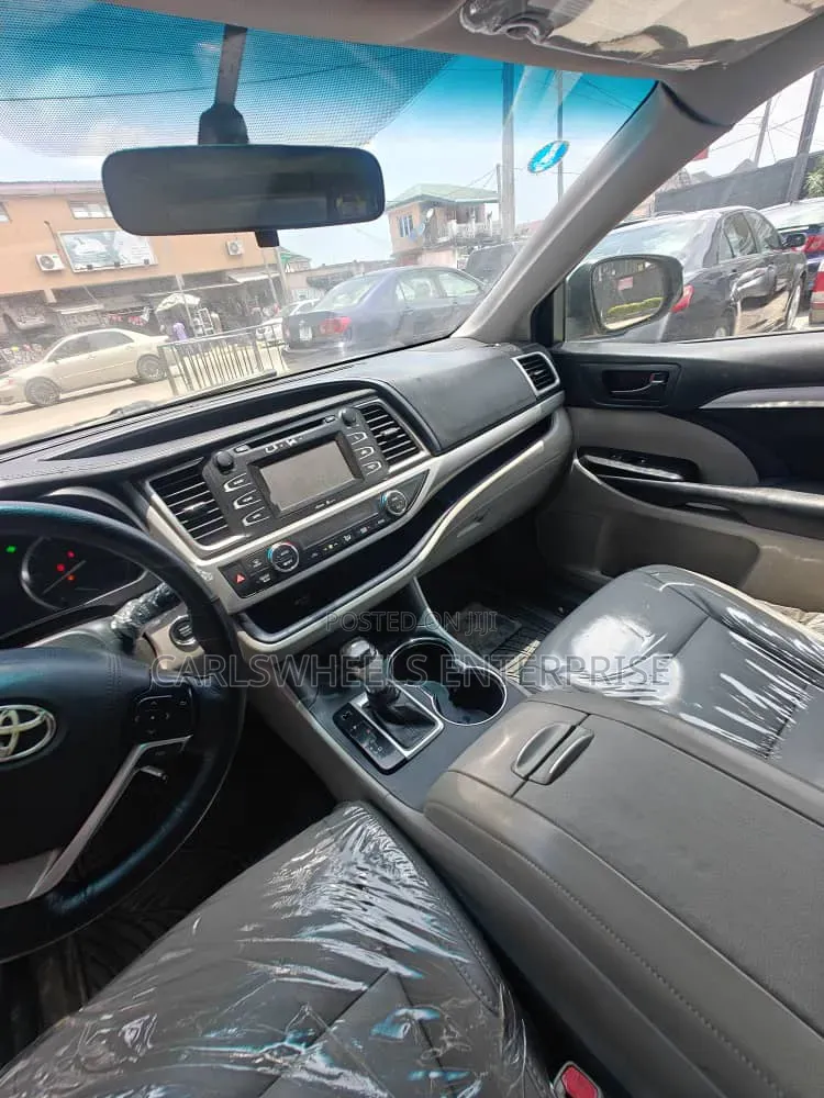 Toyota Highlander LE Plus 4dr SUV AWD (3.5L 6cyl 6A) 2014 Gray