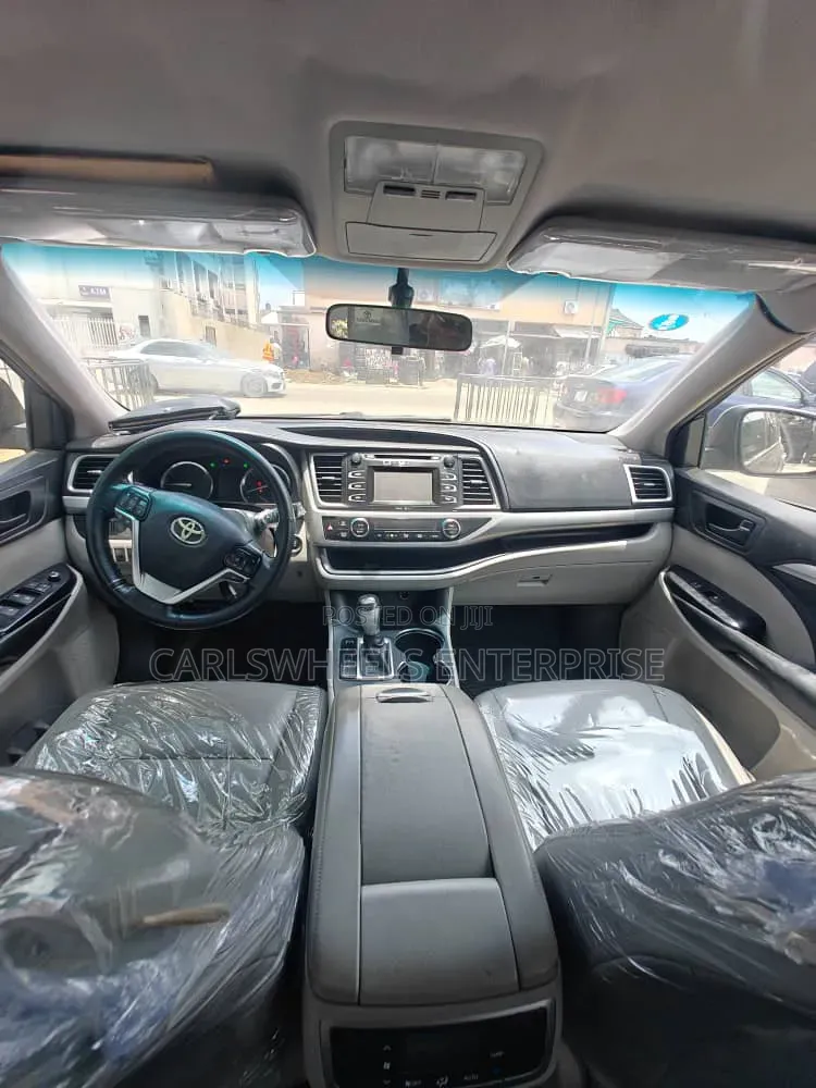 Toyota Highlander LE Plus 4dr SUV AWD (3.5L 6cyl 6A) 2014 Gray