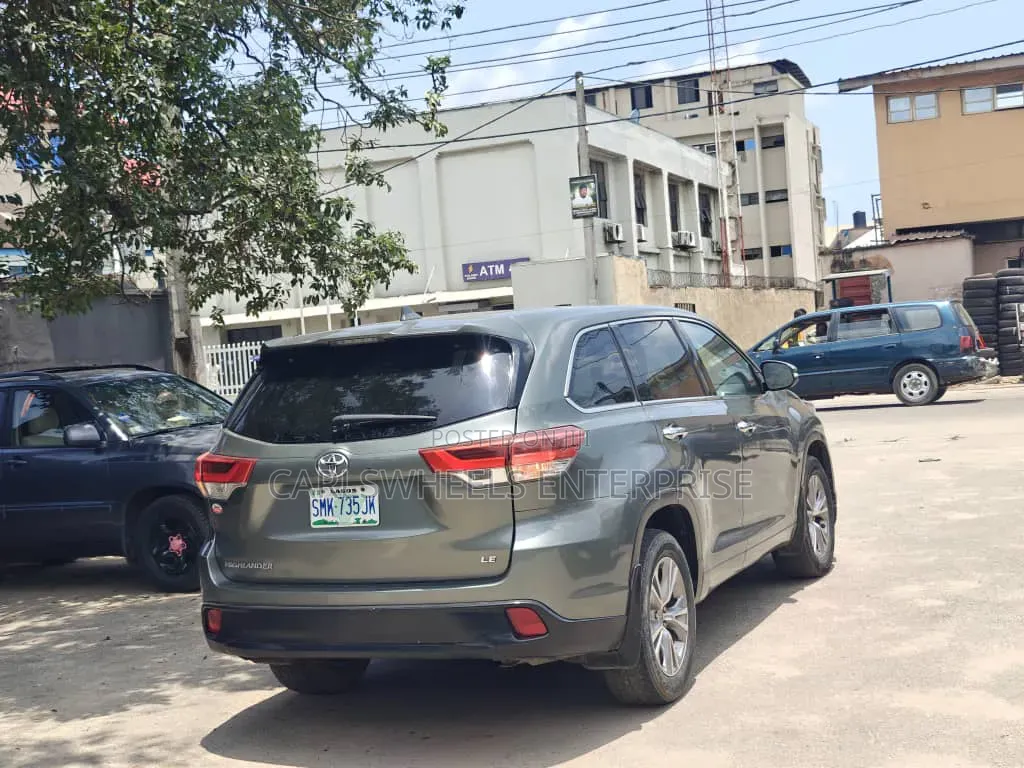 Toyota Highlander LE Plus 4dr SUV AWD (3.5L 6cyl 6A) 2014 Gray