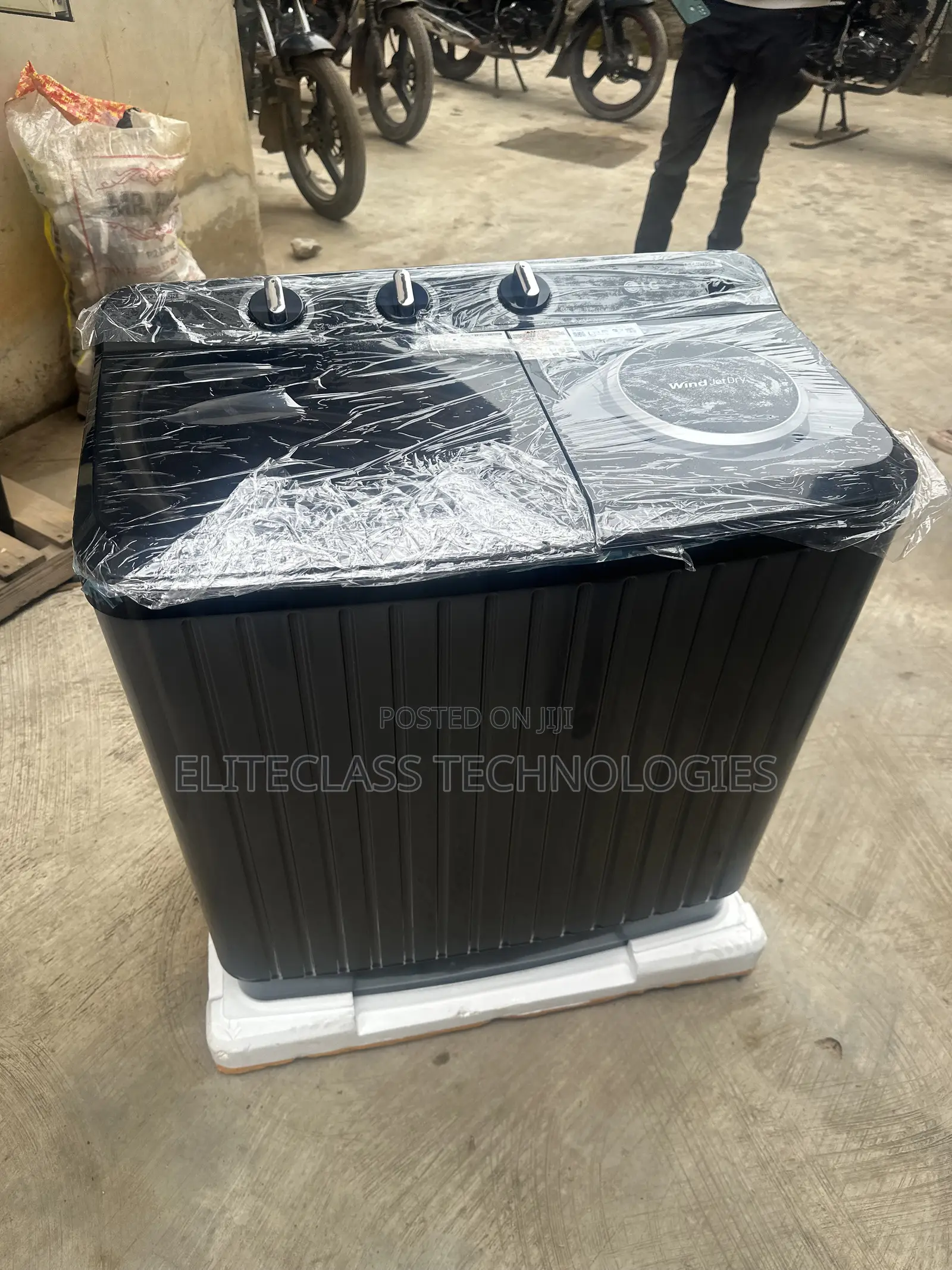 P800R3AGNC Twin Tub Laundry Machine by LG – Jet Black