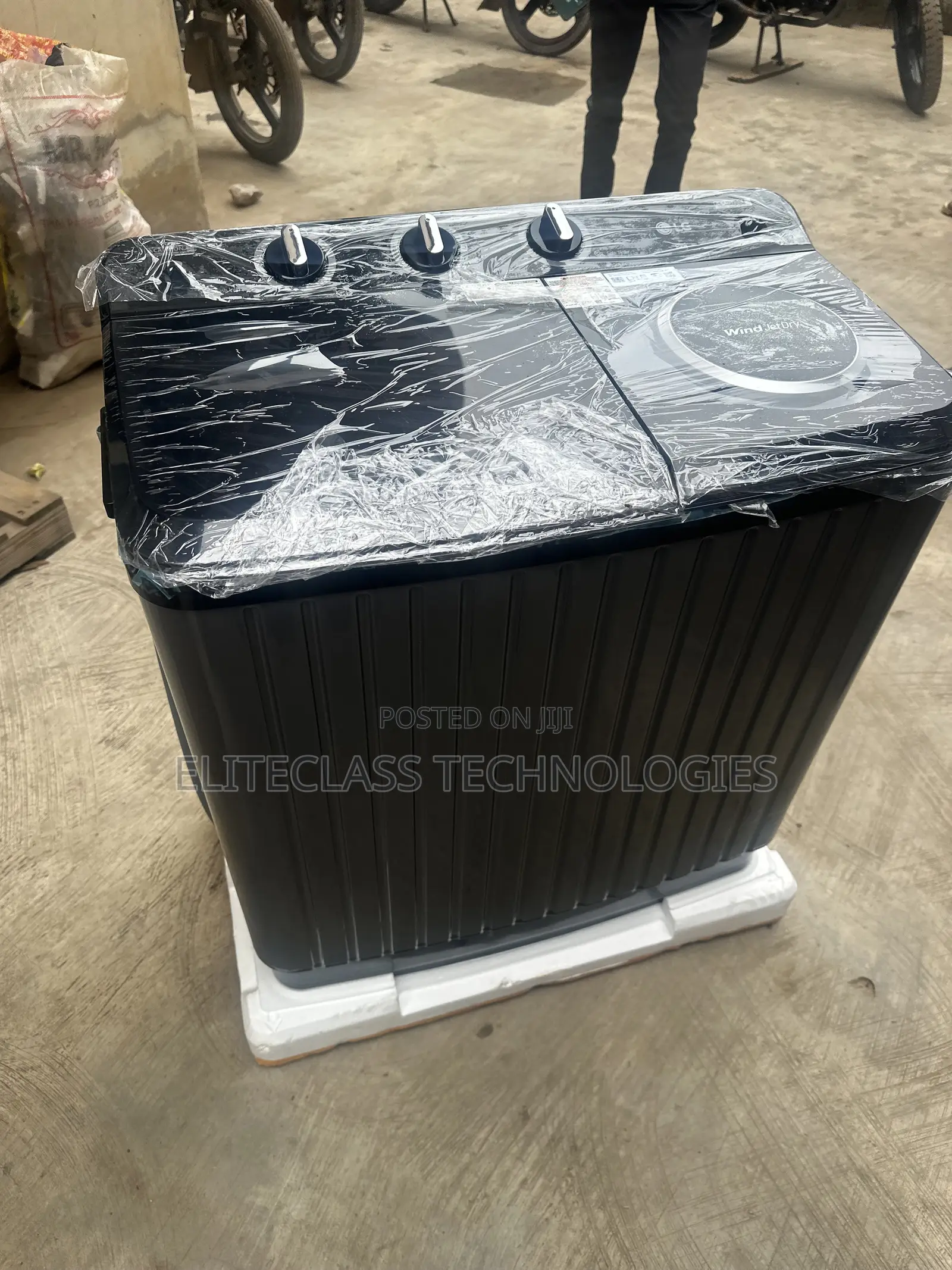 P800R3AGNC Twin Tub Laundry Machine by LG – Jet Black