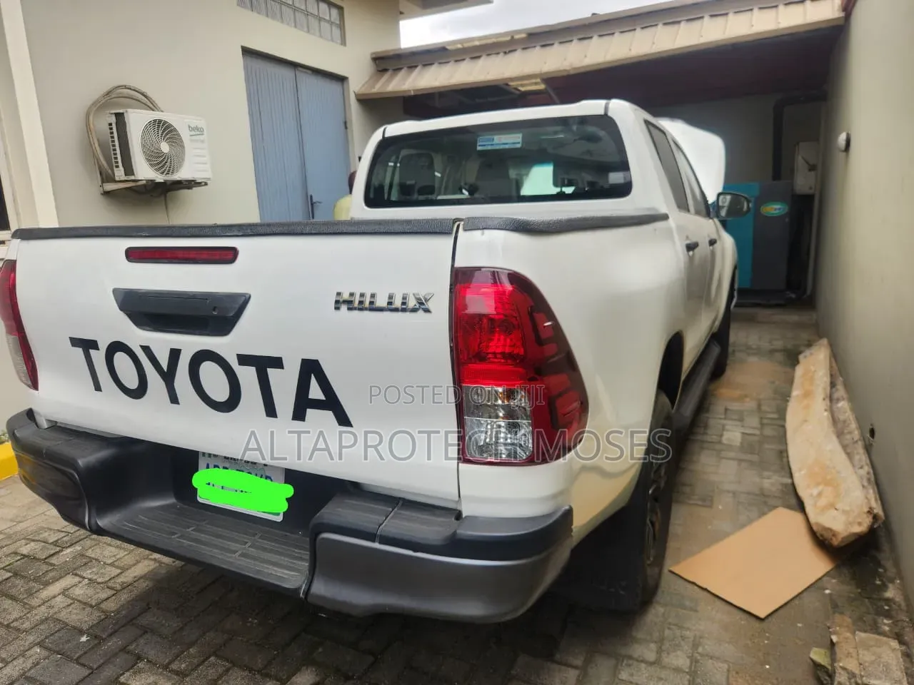 Toyota Hilux 2024 White