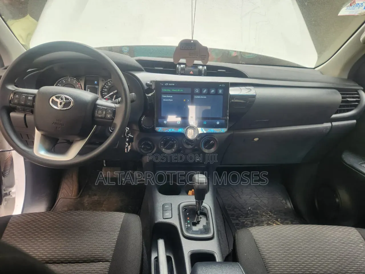 Toyota Hilux 2024 White