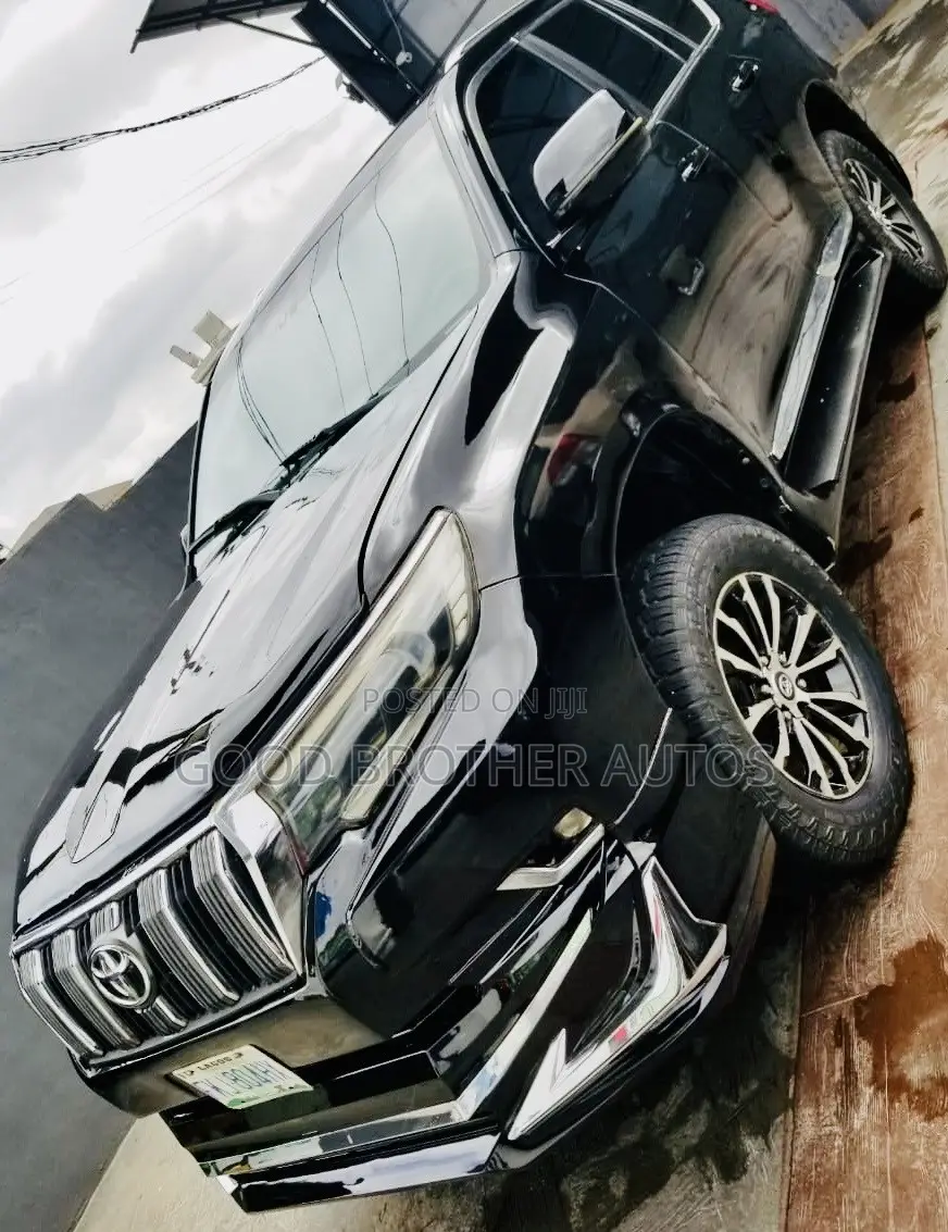 Toyota Land Cruiser Prado 2023 Black