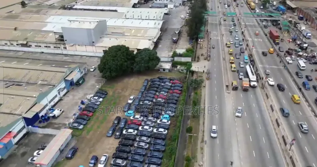 4 Various Types of Warehouses, Including 2 Office Buildings, Etc