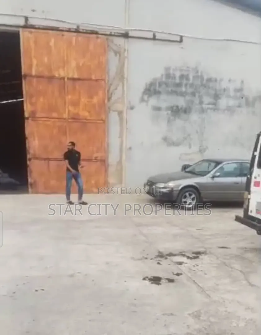*2 Bay Warehouse on Land Size of 4,400sqm a Corner Piece for Developt