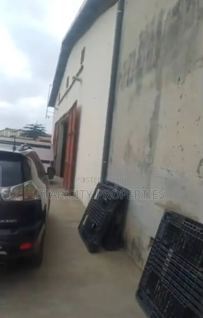 *2 Bay Warehouse on Land Size of 4,400sqm a Corner Piece for Developt