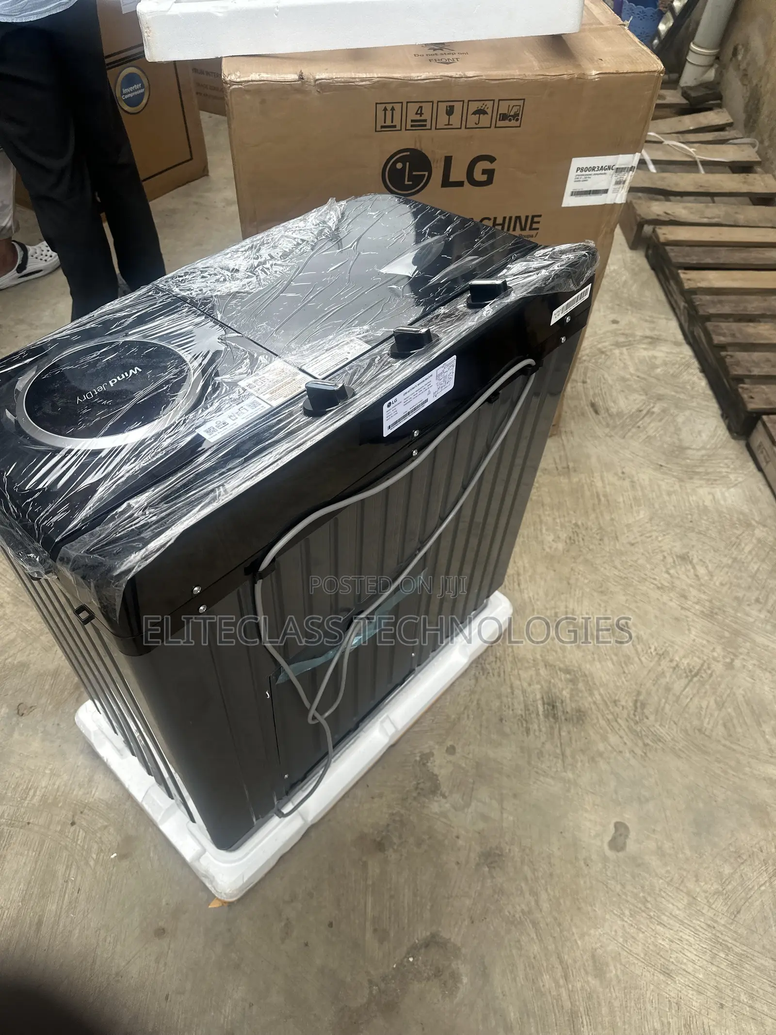 LG P800R3AGNC Twin Tub Washer With Jet Black Exterior