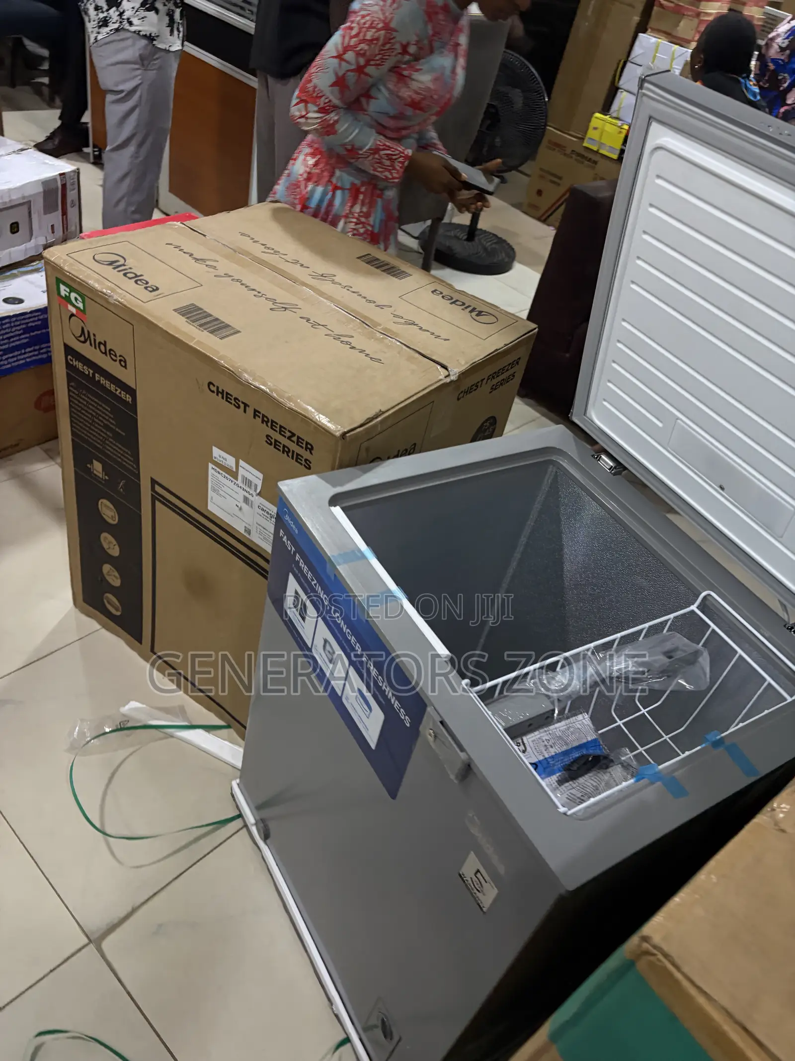 Midea 142L Chest Freezer With Interior LED Lamp