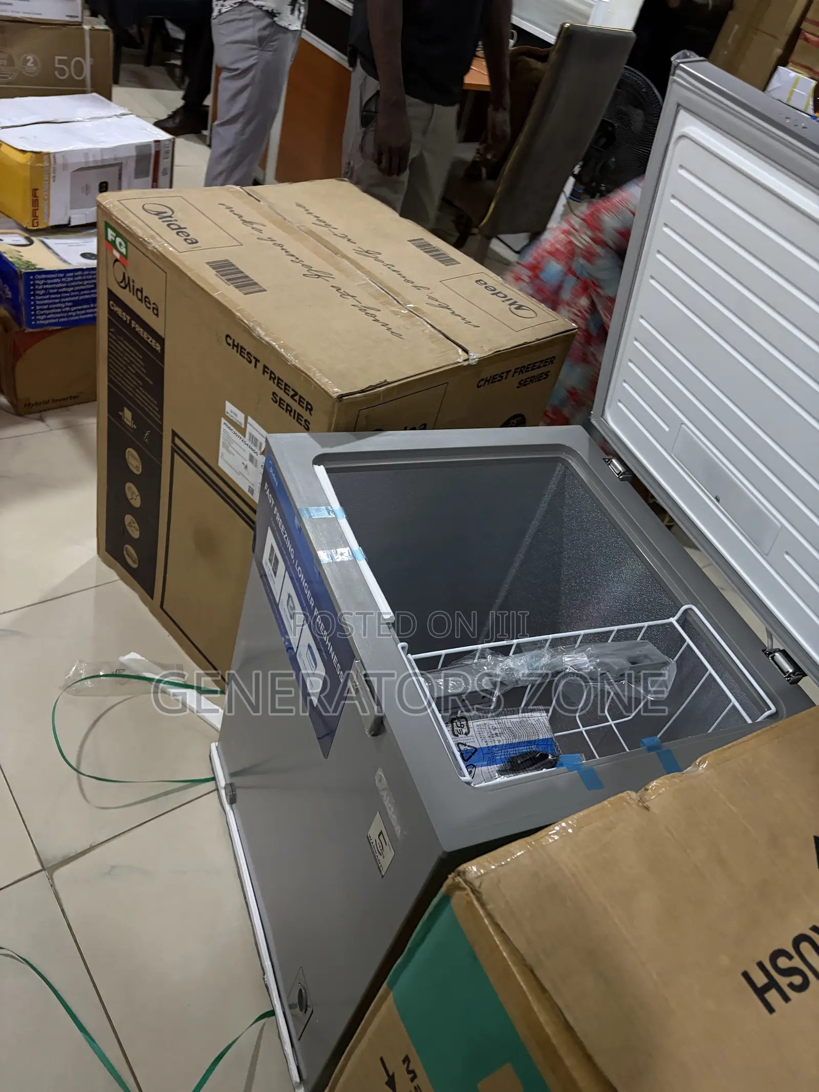 Midea 142L Chest Freezer With 6.5kg/24h Freezing Capacity