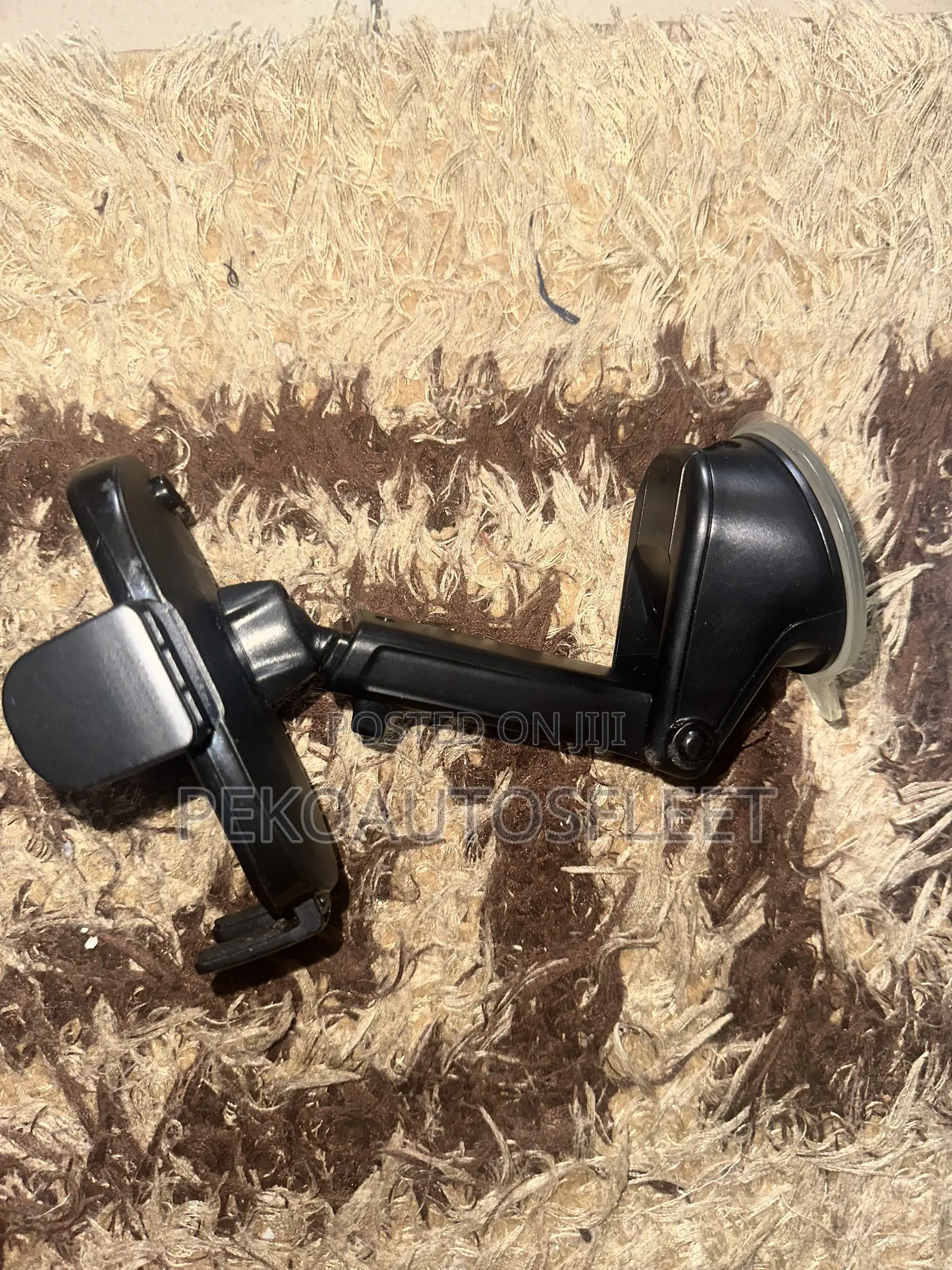 Car Phone Holder Mount With an Adjustable Arm