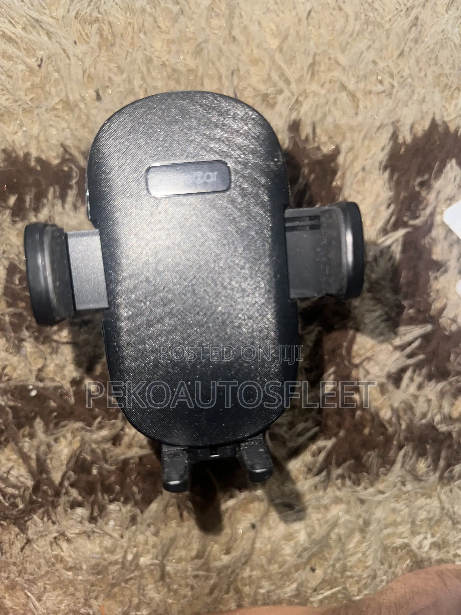 Car Phone Holder Mount With an Adjustable Arm