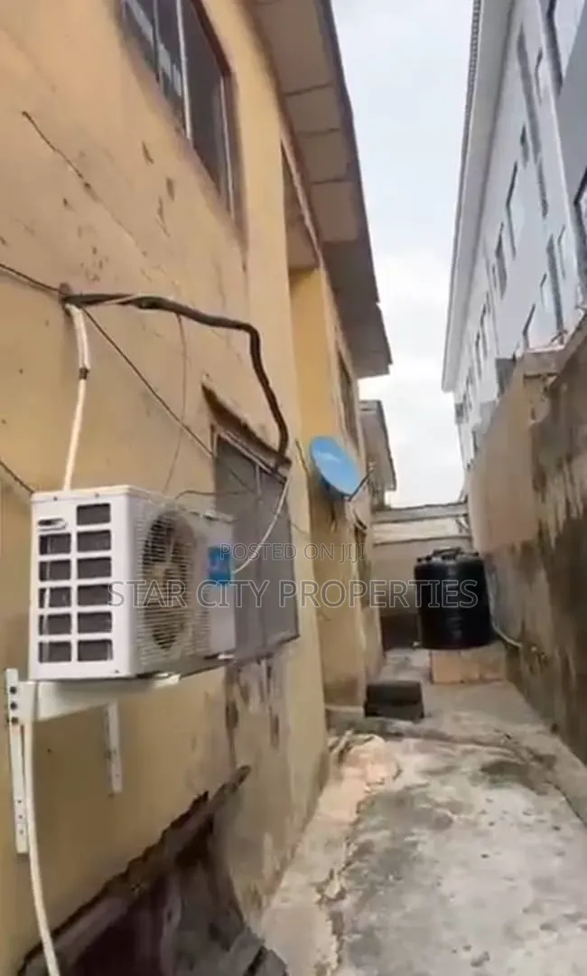 3bdrm Block of Flats in Olakunle Crescent, Ajao Estate for sale