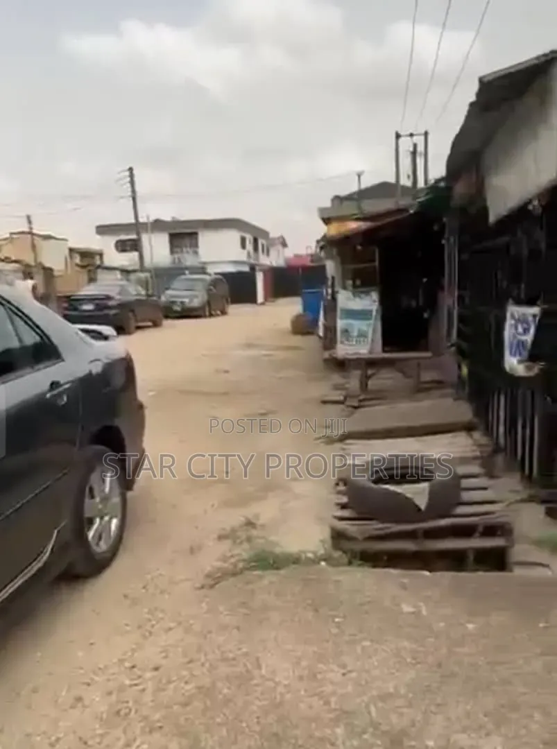 3bdrm Block of Flats in Olakunle Crescent, Ajao Estate for sale
