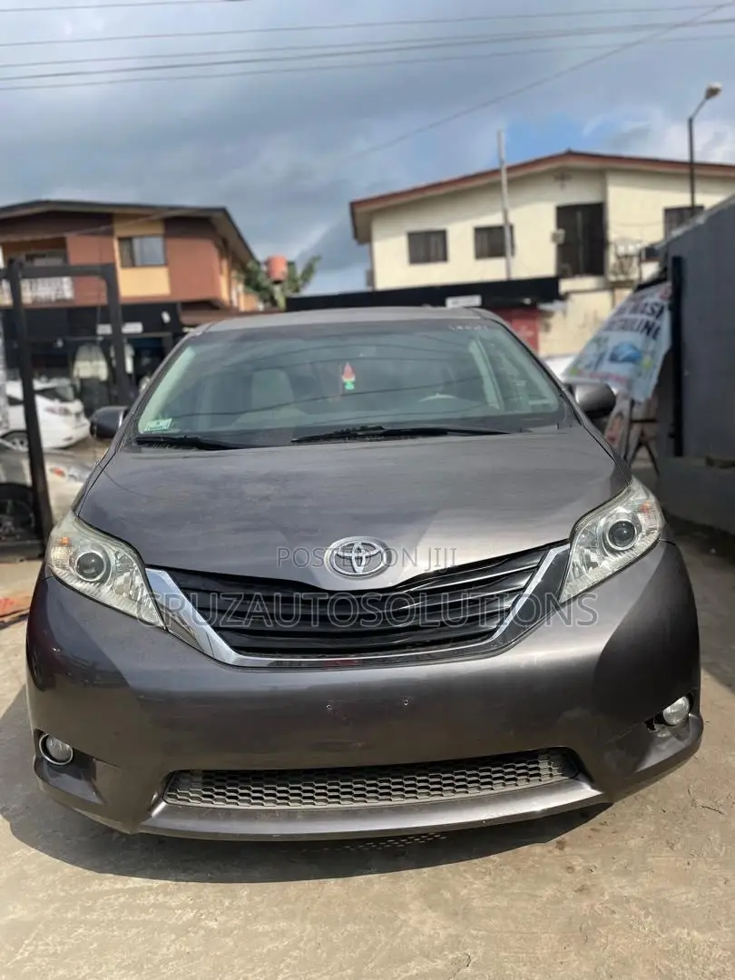 Toyota Sienna 2011 Gray
