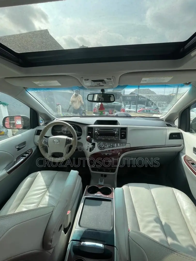 Toyota Sienna 2011 Gray